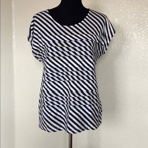 🌞 Liz Claiborne textured black and white tee
